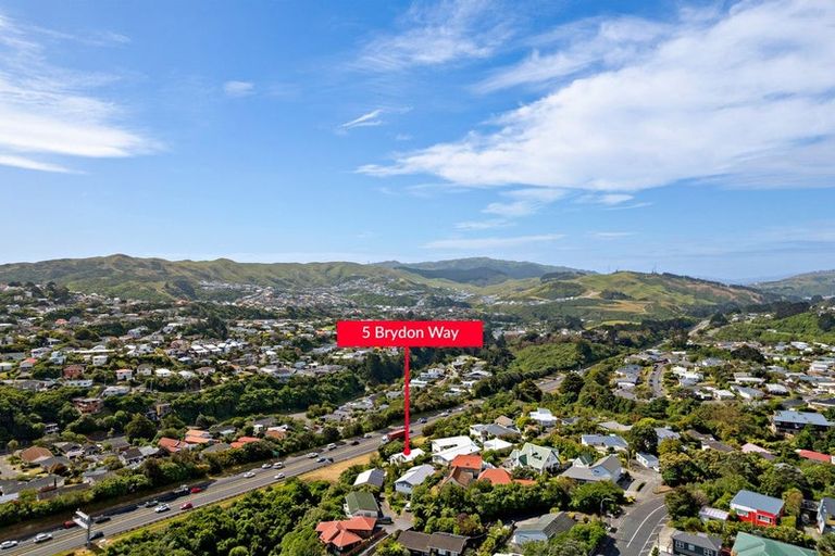 Photo of property in 5 Brydon Way, Paparangi, Wellington, 6037
