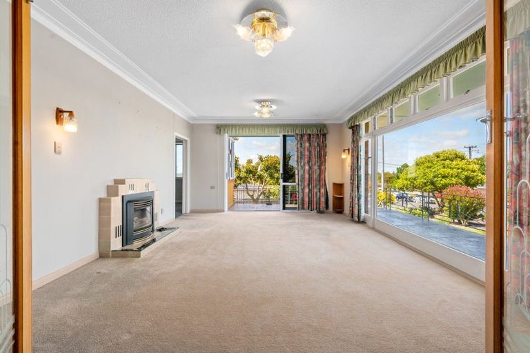 Photo of property in 42 Forest Lake Road, Forest Lake, Hamilton, 3200