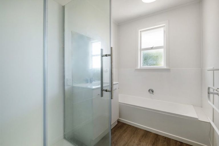 Photo of property in 199 Chivalry Road, Glenfield, Auckland, 0629