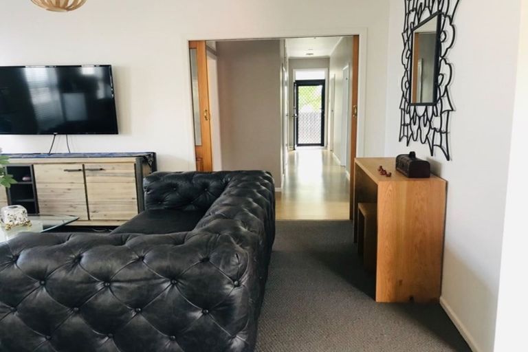 Photo of property in 12 Walmer Road, Point Chevalier, Auckland, 1022