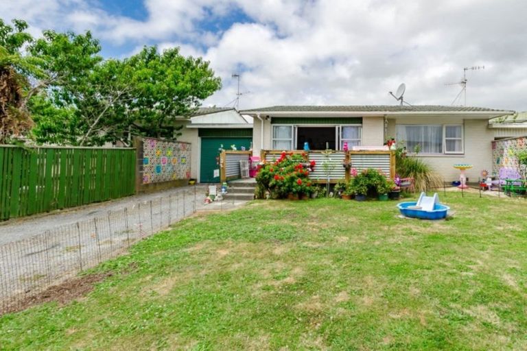 Photo of property in 6a Te Uruhi Grove, Paraparaumu, 5032