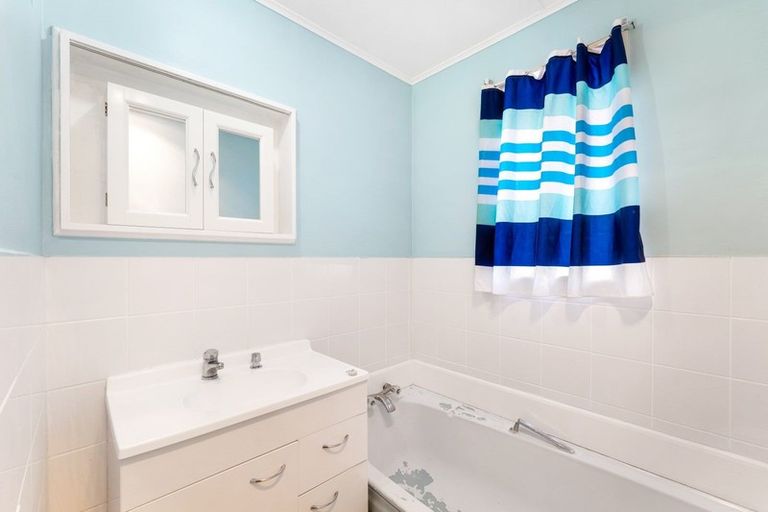 Photo of property in 4 Newburn Grove, Wainuiomata, Lower Hutt, 5014