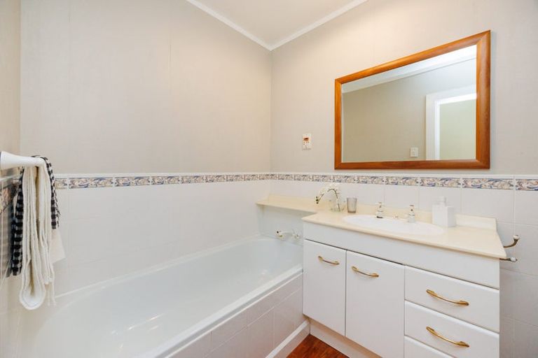 Photo of property in 4 Carlton Avenue, Palmerston North, 4414