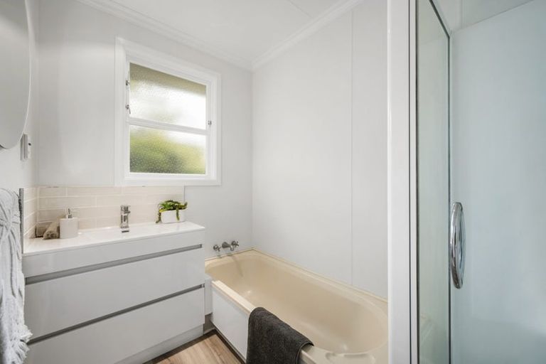 Photo of property in 83 Beazley Avenue, Paparangi, Wellington, 6037