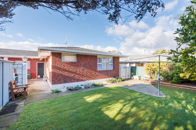 Photo of property in 5 Hollows Crescent, Takaro, Palmerston North, 4412