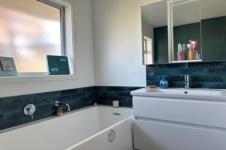 Photo of property in 28 Warren Crescent, Hillmorton, Christchurch, 8025