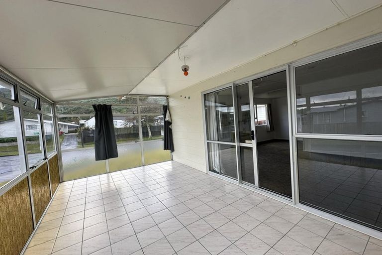 Photo of property in 2 Wyoming Grove, Totara Park, Upper Hutt, 5018