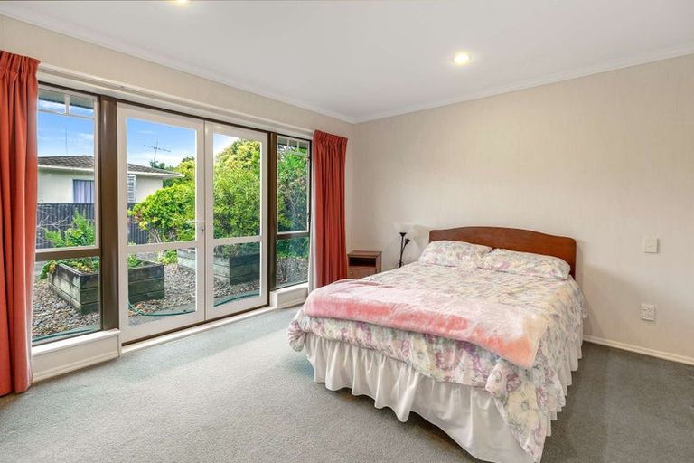 Photo of property in 11 Sutherland Crescent, Westbrook, Palmerston North, 4412