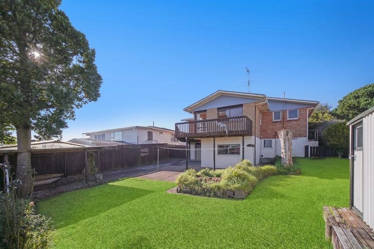 Photo of property in 13 Walden Place, Mangere East, Auckland, 2024