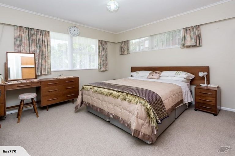 Photo of property in 15 Ellesmere Crescent, Pakuranga Heights, Auckland, 2010