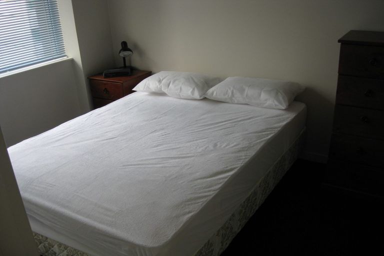 Photo of property in Terrace Tower Apartments, 4a/126 The Terrace, Wellington Central, Wellington, 6011