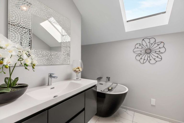 Photo of property in 74a Buscomb Avenue, Henderson, Auckland, 0610