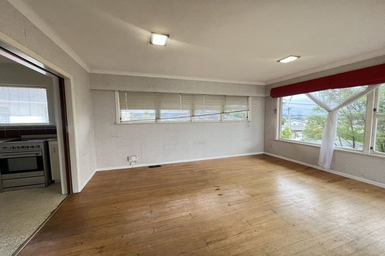 Photo of property in 4 Hillary Heights Avenue, Glendene, Auckland, 0602