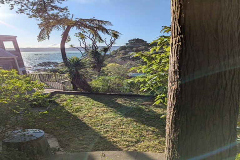 Photo of property in 14 Taungata Road, York Bay, Lower Hutt, 5013