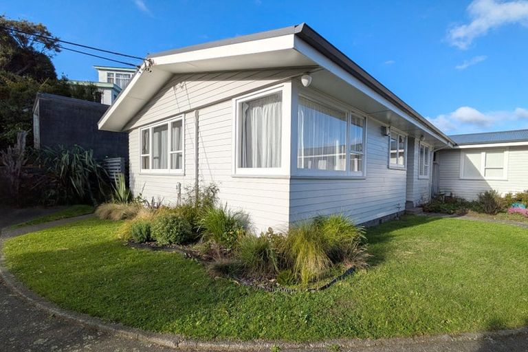 Photo of property in 1/30 London Road, Korokoro, Lower Hutt, 5012