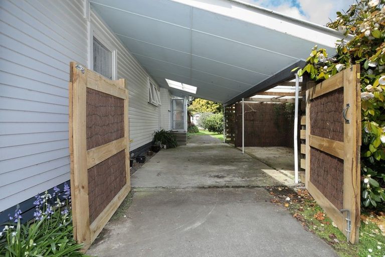 Photo of property in 14 Ongo Road, Hunterville, 4730