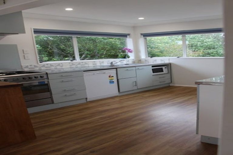 Photo of property in 28 Weka Road, Raumati Beach, Paraparaumu, 5032