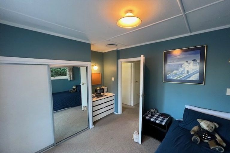 Photo of property in 18 Karachi Crescent, Khandallah, Wellington, 6035