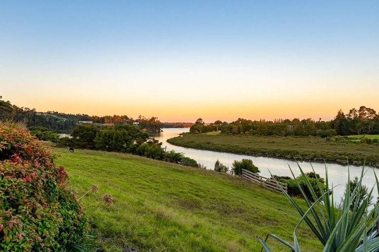 Photo of property in 111 Riverland Road, Kumeu, 0892