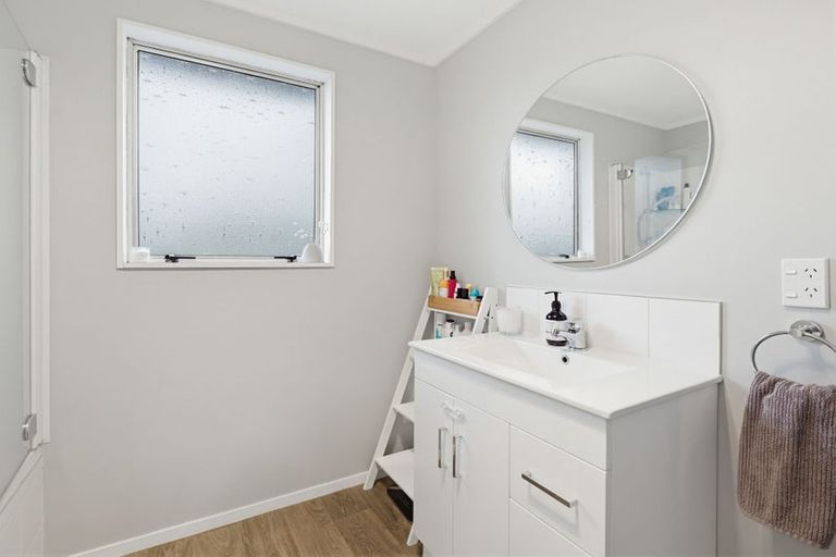 Photo of property in 6 Escort Grove, Awapuni, Palmerston North, 4412