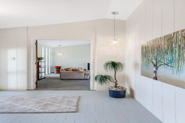 Photo of property in 13 Tyrian Close, Half Moon Bay, Auckland, 2012