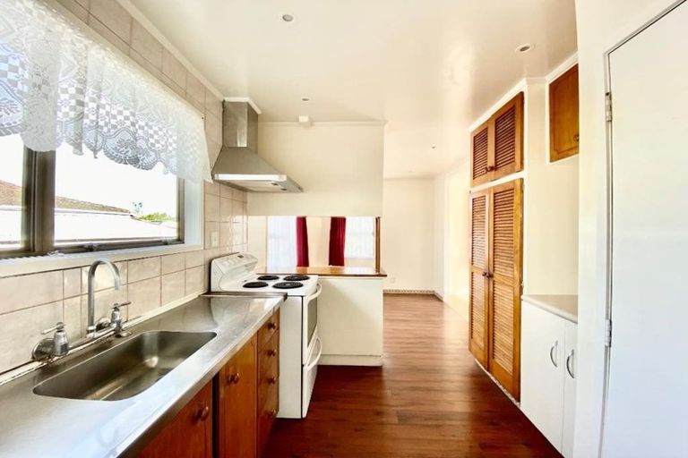 Photo of property in 41 Sharland Avenue, Manurewa, Auckland, 2102