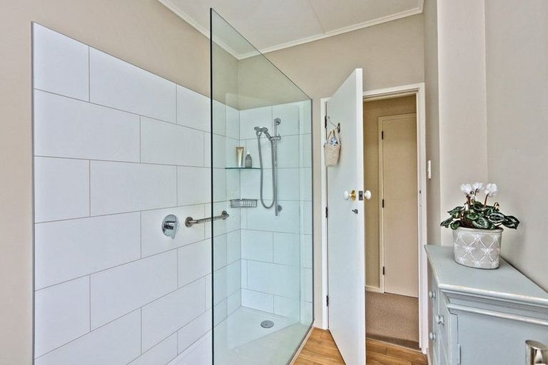 Photo of property in 2/32 Greenwood Road, Havelock North, 4130