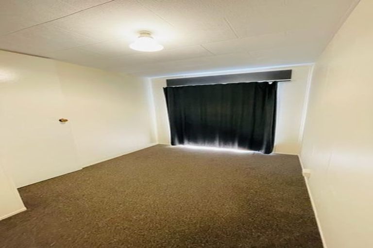 Photo of property in 2/16 Barneys Farm Road, Clendon Park, Auckland, 2103