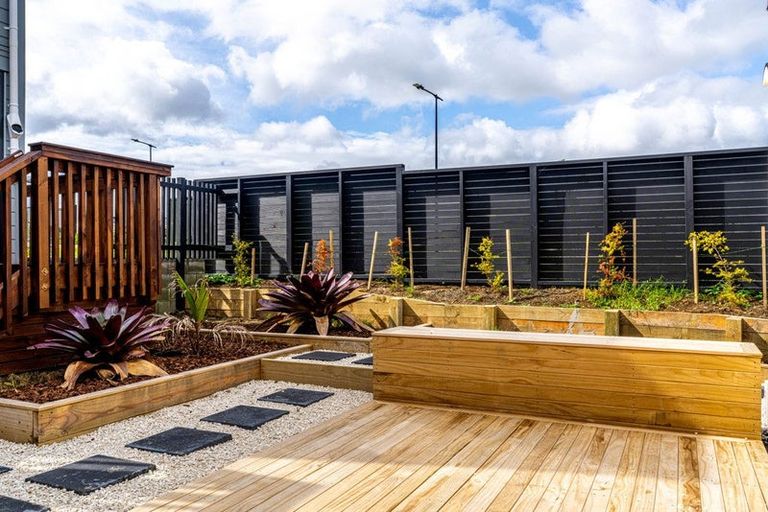 Photo of property in 1 Whiteywood Street, Westgate, 0814