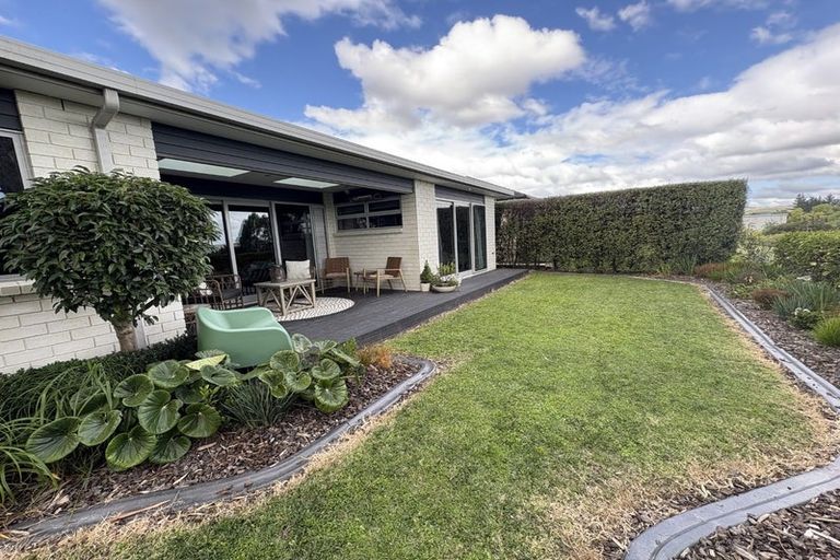 Photo of property in 8 Hikanui Drive, Havelock North, 4130