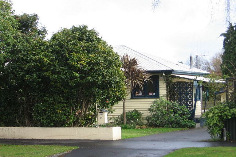Photo of property in 10 Franklin Avenue, Hokowhitu, Palmerston North, 4410