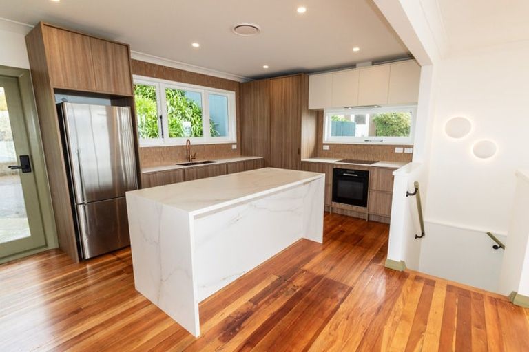 Photo of property in 71 Seatoun Heights Road, Seatoun, Wellington, 6022