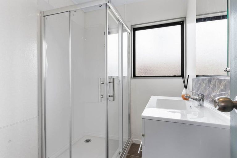 Photo of property in 2/14 John Street, Mangere East, Auckland, 2024