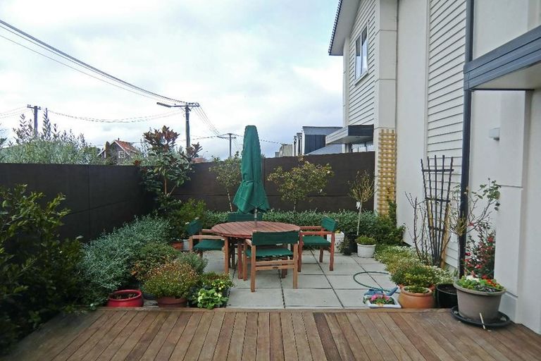 Photo of property in 144a Holly Road, St Albans, Christchurch, 8014