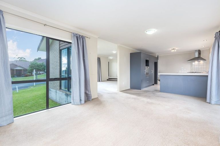 Photo of property in 2 Seamount Drive, Red Beach, 0932