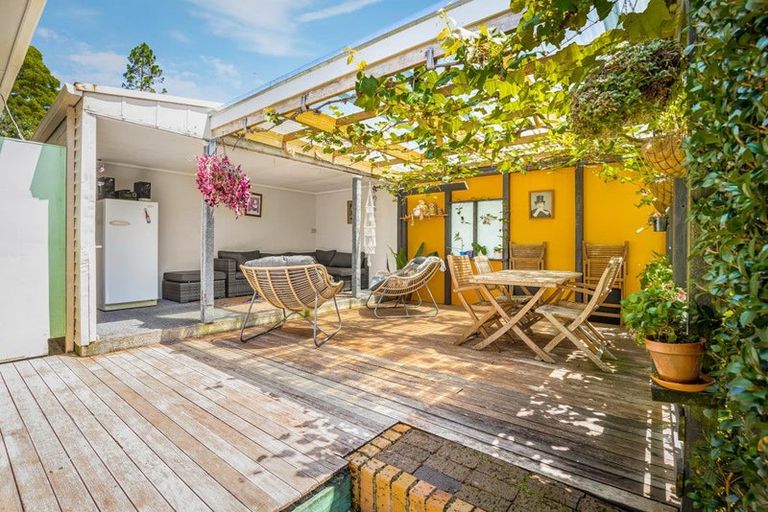 Photo of property in 11 Lemnos Place, Titirangi, Auckland, 0604