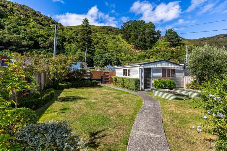 Photo of property in 254 Muritai Road, Eastbourne, Lower Hutt, 5013