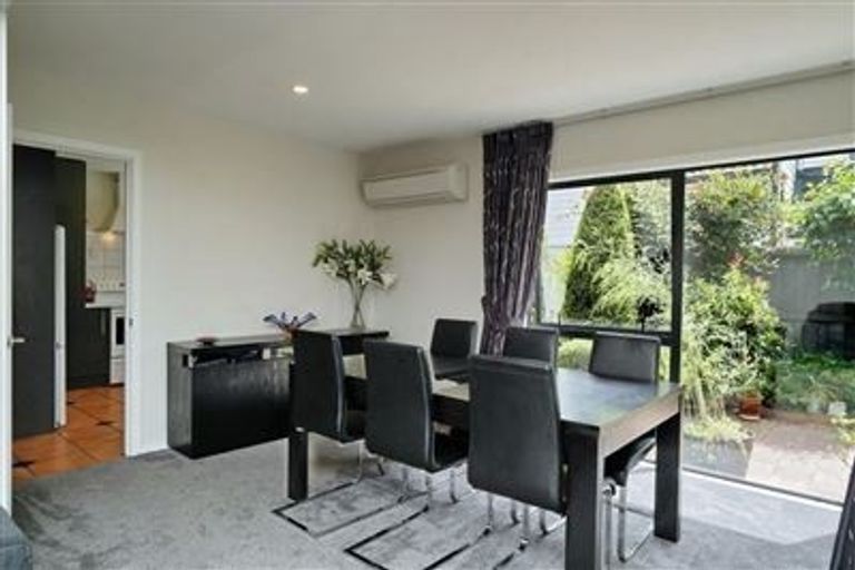 Photo of property in 76a Memorial Avenue, Ilam, Christchurch, 8053