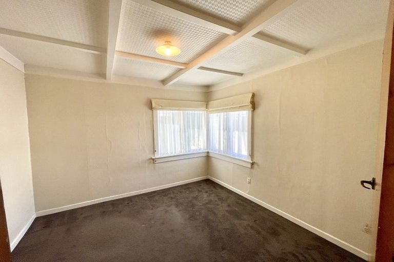 Photo of property in 1 Garadice Road, Rothesay Bay, Auckland, 0630