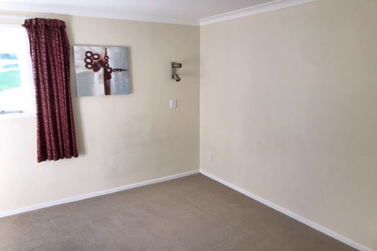 Photo of property in 41 Tiroroa Avenue, Te Atatu South, Auckland, 0610
