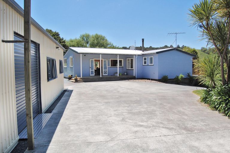 Photo of property in 70 James Road, Maungaturoto, 0587