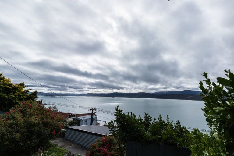 Photo of property in 71 Seatoun Heights Road, Seatoun, Wellington, 6022