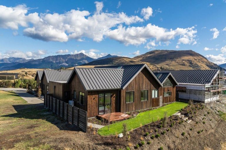 Photo of property in 28 Cunninghams Drive, Jacks Point, Queenstown, 9371
