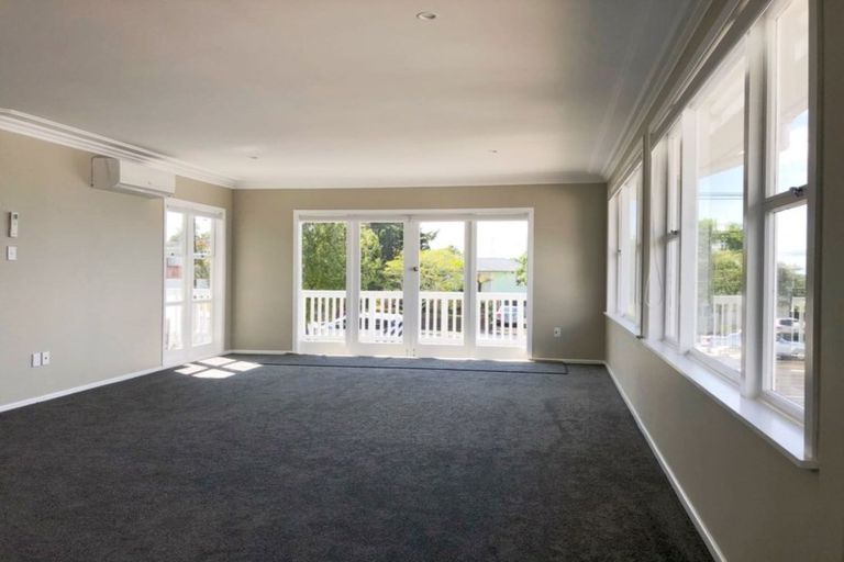 Photo of property in 72 Waimumu Road, Massey, Auckland, 0614