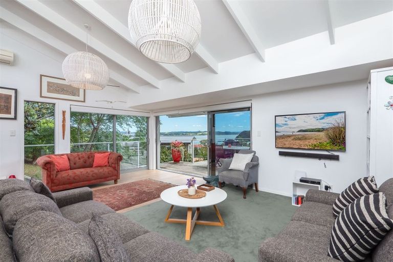 Photo of property in 3 Oneroa Road, Russell, 0202