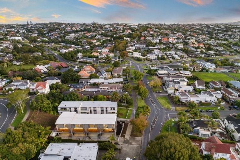 Photo of property in 24a Patteson Avenue, Mission Bay, Auckland, 1071