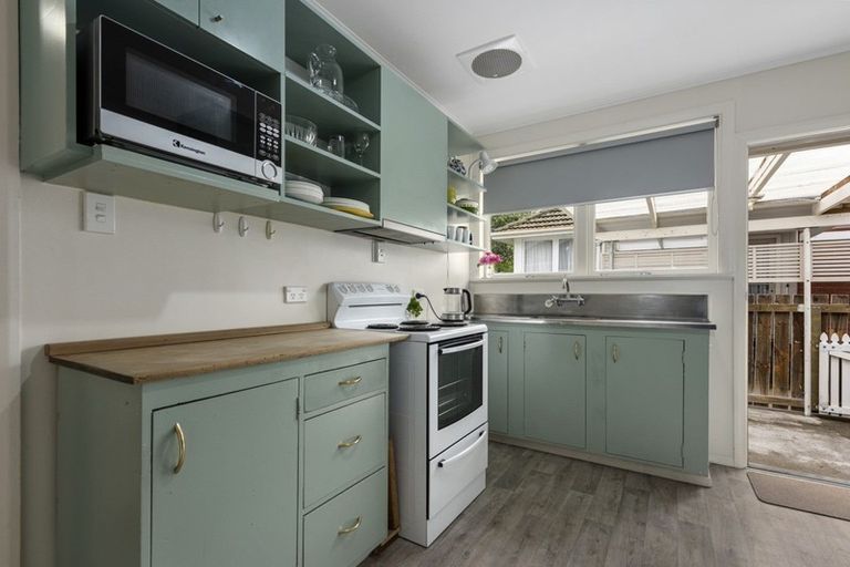 Photo of property in 1/15 Lane Street, Wallaceville, Upper Hutt, 5018