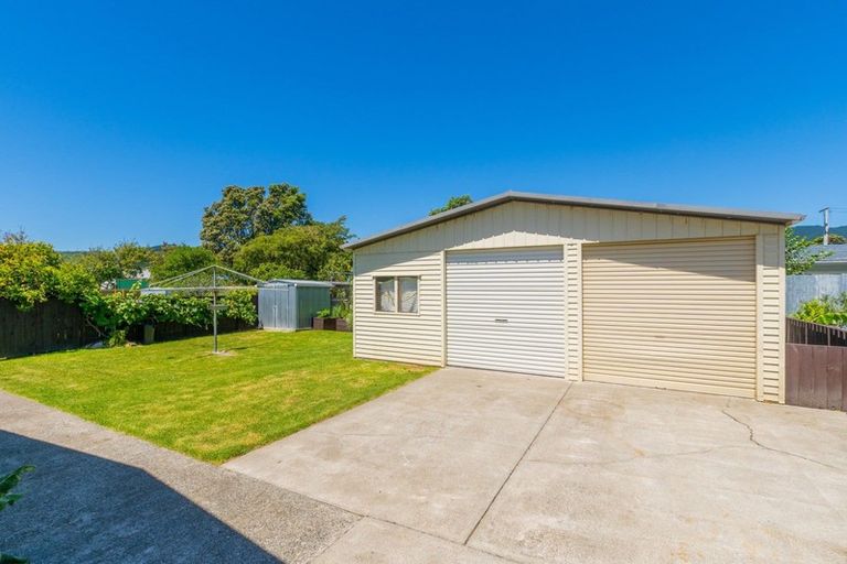 Photo of property in 18 Arawhata Road, Paraparaumu, 5032