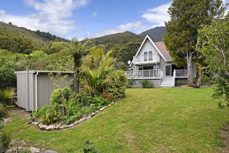 Photo of property in 2341 Croisilles-french Pass Road, Okiwi Bay, 7193