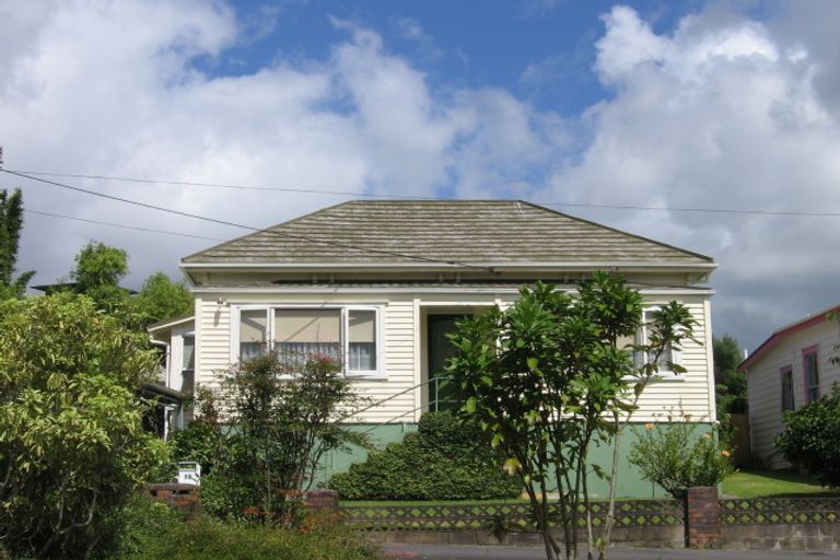 Photo of property in 13 Shoal Bay Road, Devonport, Auckland, 0624